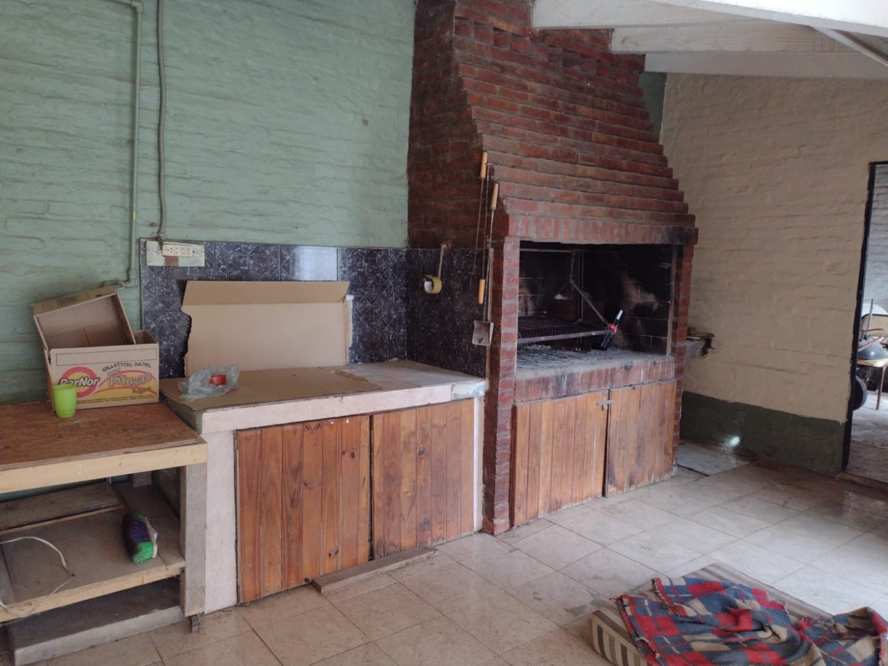 LOTE CON QUINCHO  Y PARRILLA