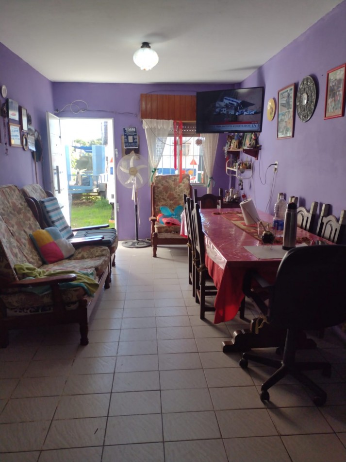 CASA TIPO CHALET DE 2 PLANTAS CON AMLIO LOTE