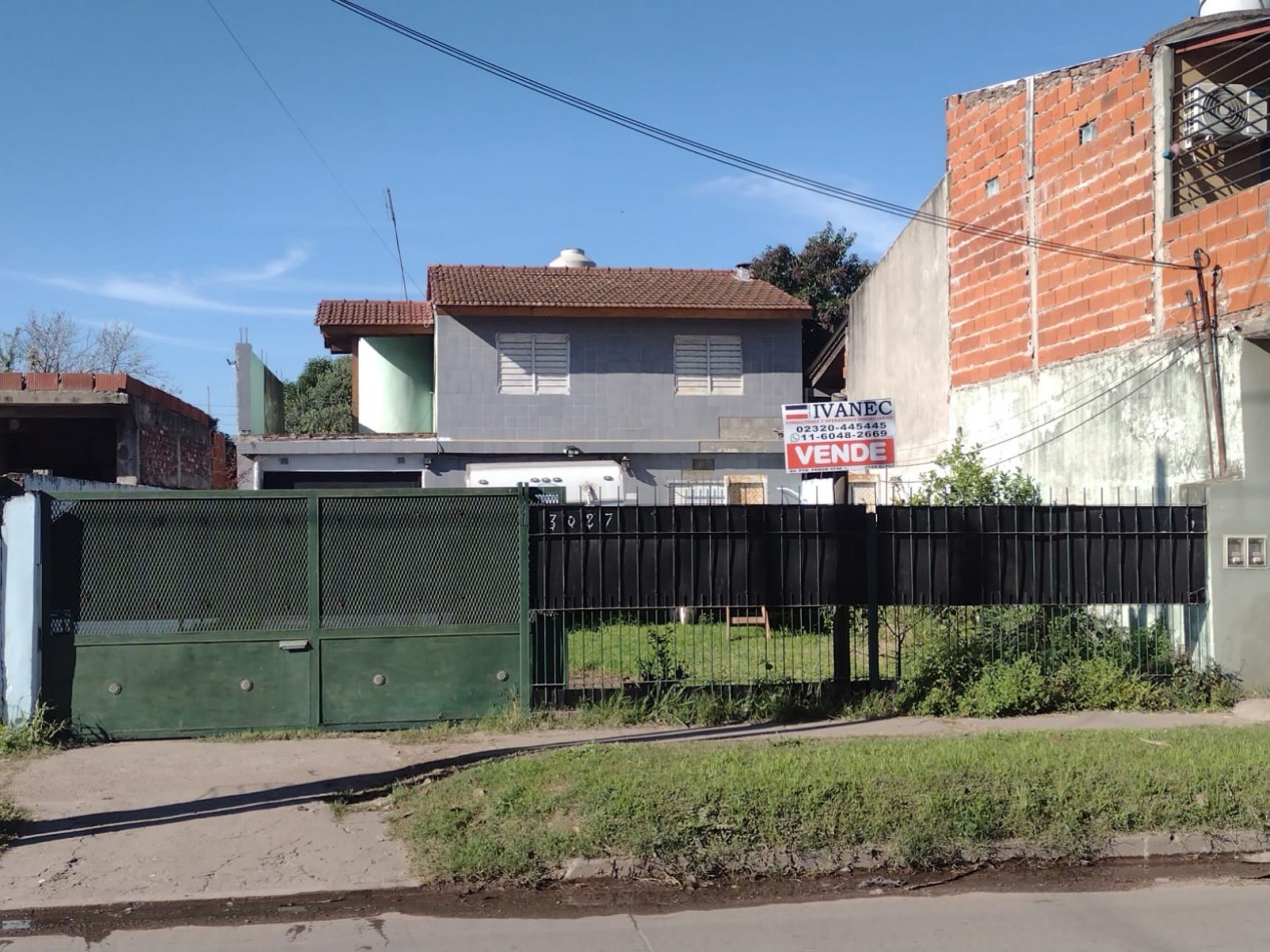CASA TIPO CHALET DE 2 PLANTAS CON AMLIO LOTE
