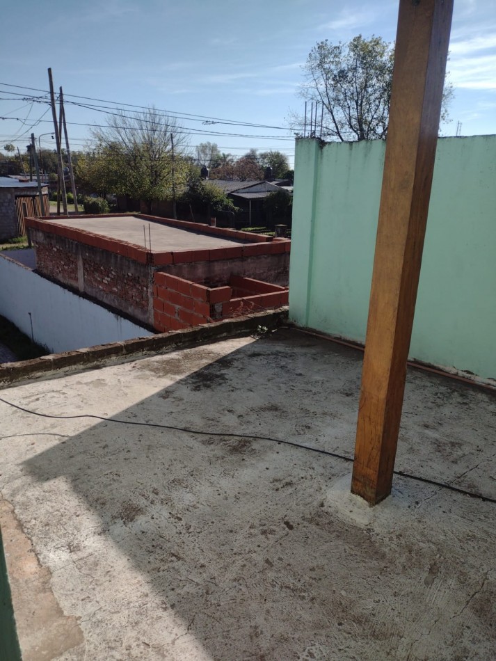 CASA TIPO CHALET DE 2 PLANTAS CON AMLIO LOTE