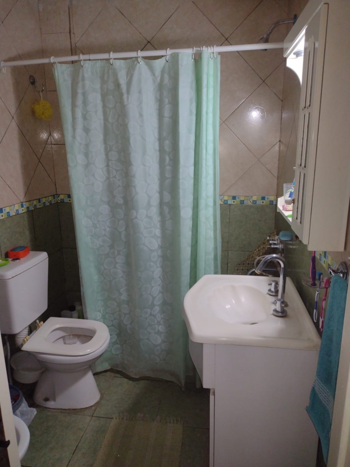 CASA TIPO CHALET DE 2 PLANTAS CON AMLIO LOTE