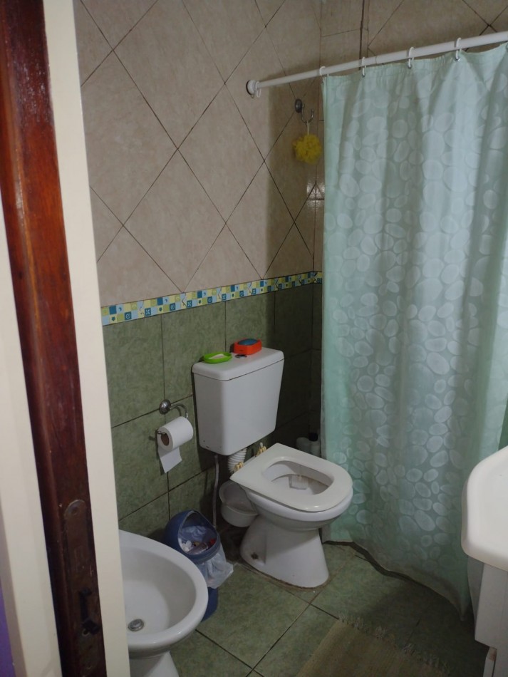 CASA TIPO CHALET DE 2 PLANTAS CON AMLIO LOTE