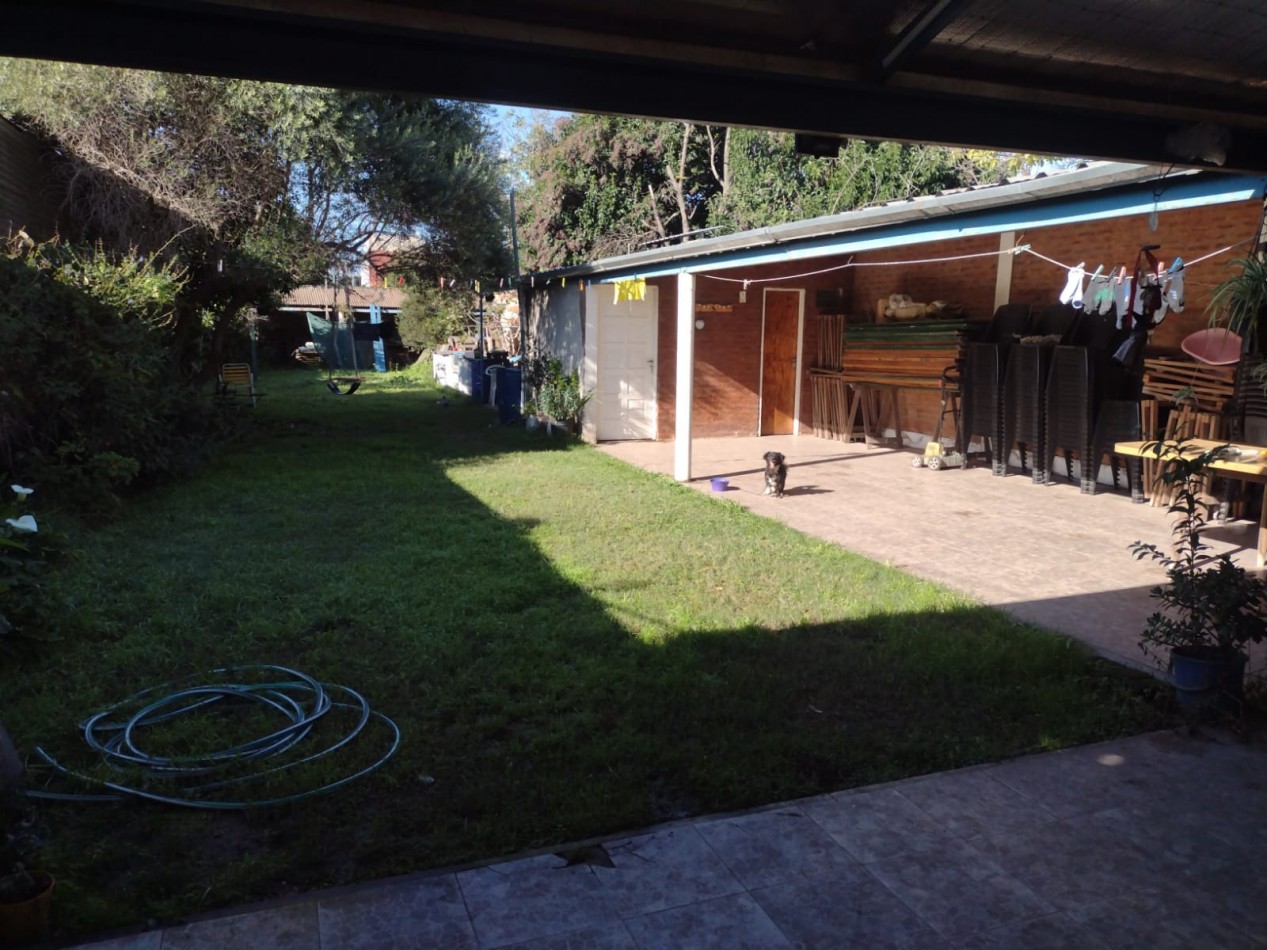 CASA TIPO CHALET DE 2 PLANTAS CON AMLIO LOTE