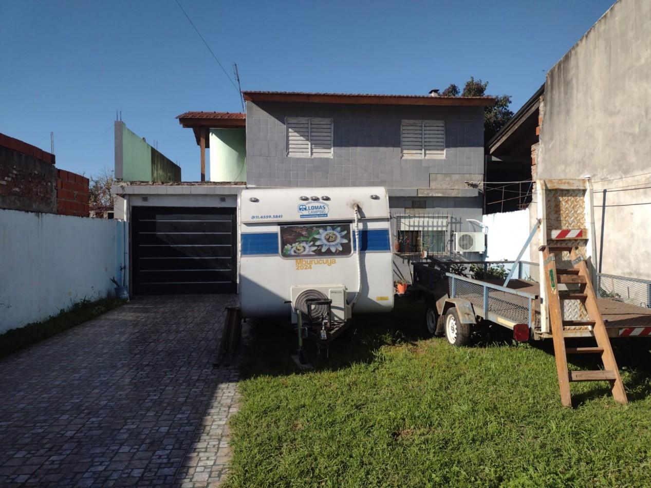 CASA TIPO CHALET DE 2 PLANTAS CON AMLIO LOTE