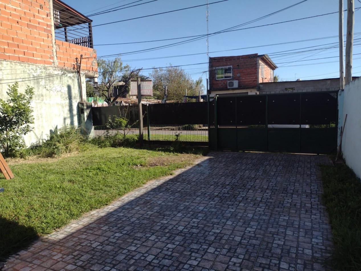 CASA TIPO CHALET DE 2 PLANTAS CON AMLIO LOTE