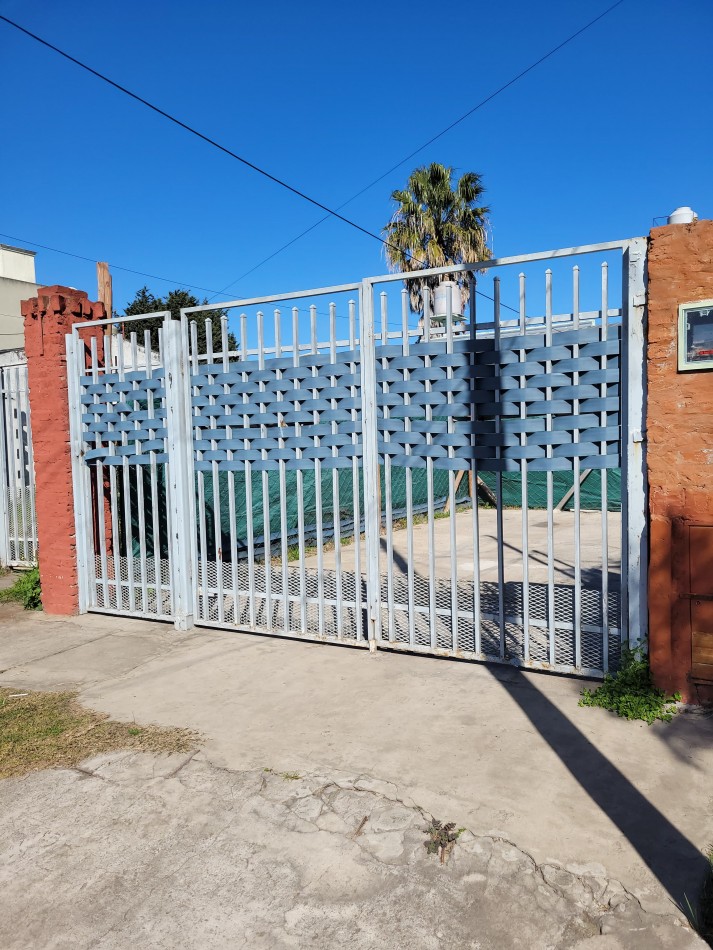 CASA TIPO  PH AL FONDO CON COCHERA A METROS DE AV. PTE. PERON