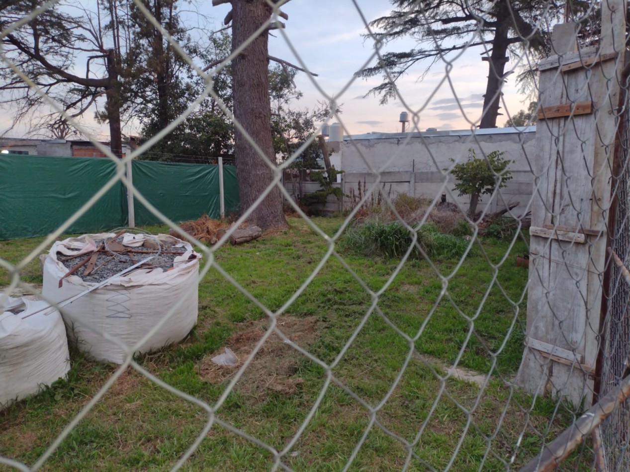 LOTE DE TERRENO CON MEJORAS BARRIO ALBERDI