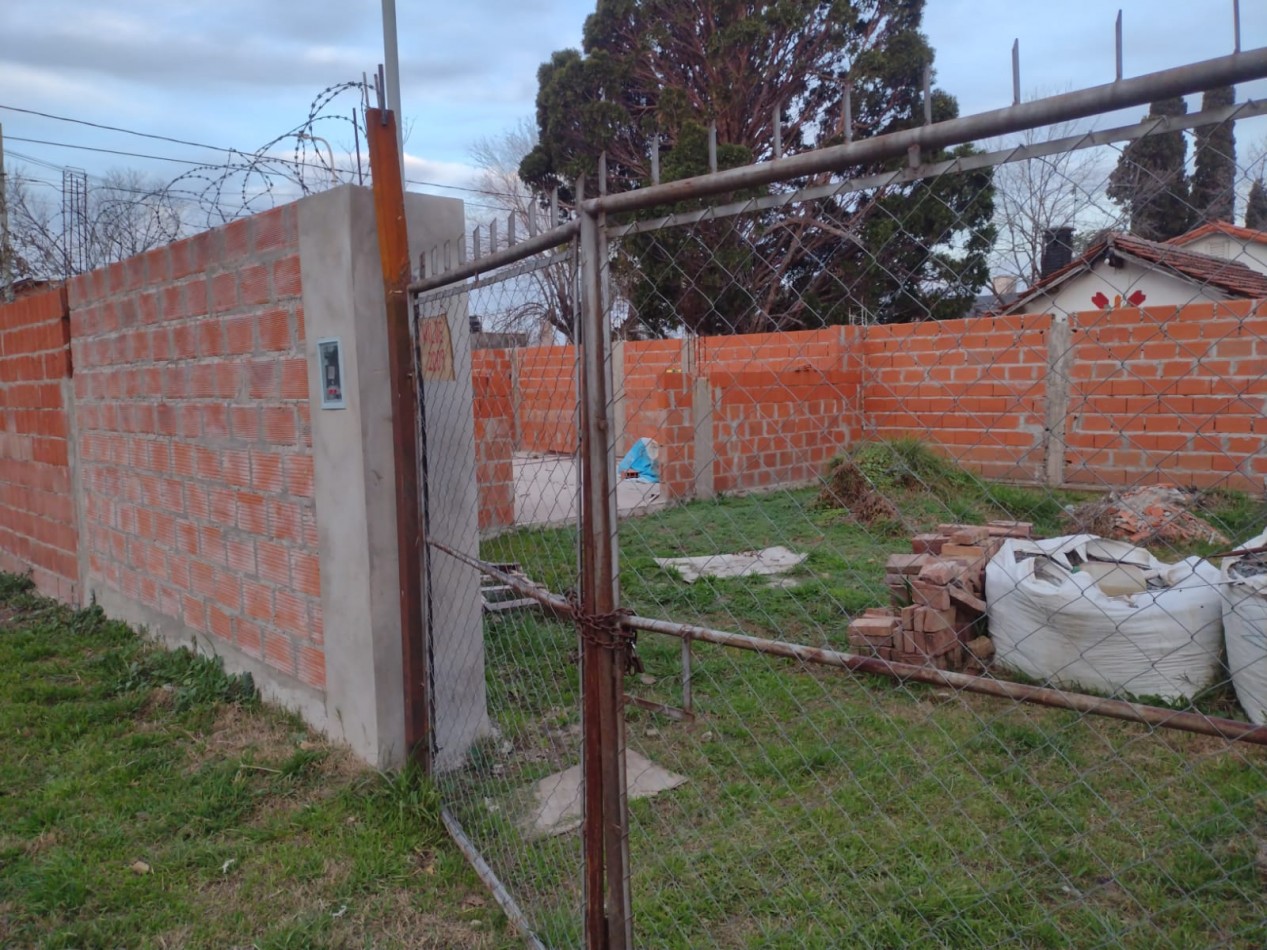 LOTE DE TERRENO CON MEJORAS BARRIO ALBERDI