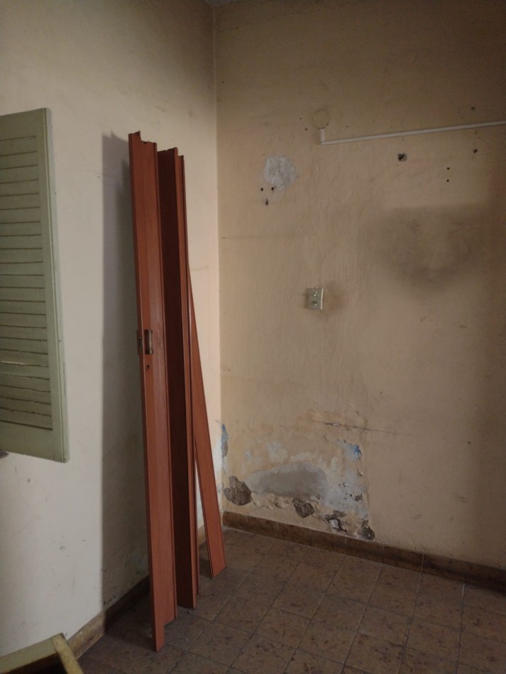 CASA A RECICLAR CON AMPLIO LOTE ZONA CENTRICA JOSE C. PAZ. A 150 MTS. DE RUTA 197