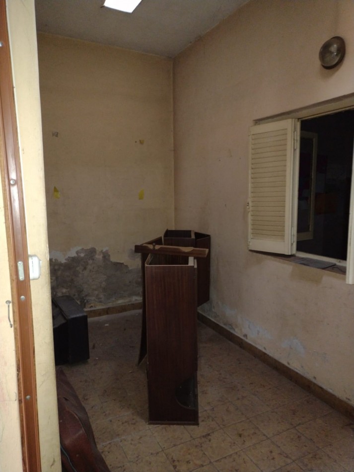 CASA A RECICLAR CON AMPLIO LOTE ZONA CENTRICA JOSE C. PAZ. A 150 MTS. DE RUTA 197