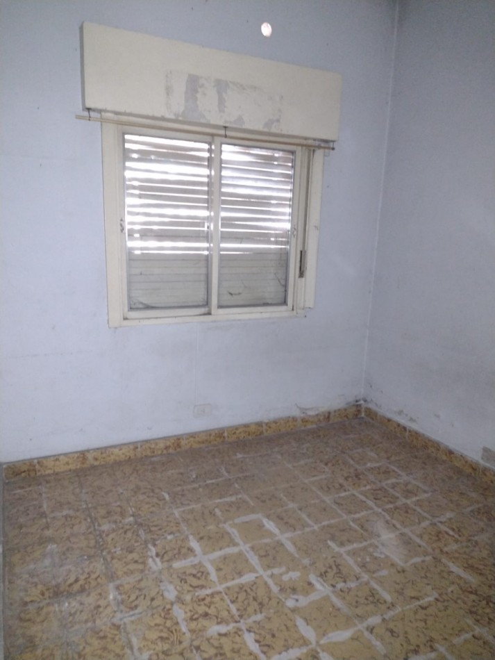 CASA A RECICLAR CON AMPLIO LOTE ZONA CENTRICA JOSE C. PAZ. A 150 MTS. DE RUTA 197