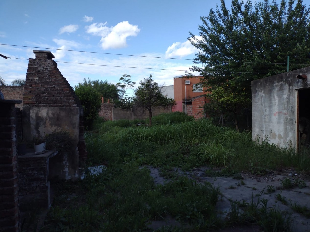 CASA A RECICLAR CON AMPLIO LOTE ZONA CENTRICA JOSE C. PAZ. A 150 MTS. DE RUTA 197