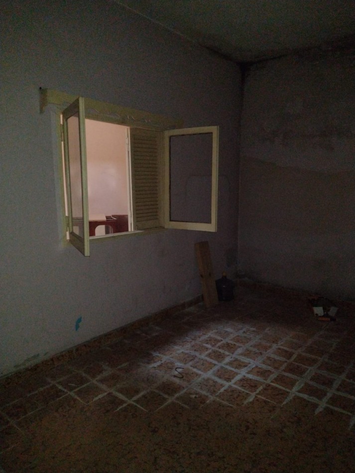 CASA A RECICLAR CON AMPLIO LOTE ZONA CENTRICA JOSE C. PAZ. A 150 MTS. DE RUTA 197