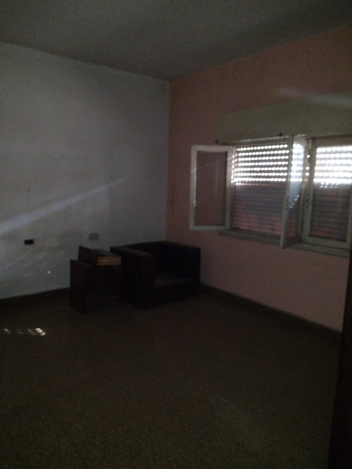 CASA A RECICLAR CON AMPLIO LOTE ZONA CENTRICA JOSE C. PAZ. A 150 MTS. DE RUTA 197