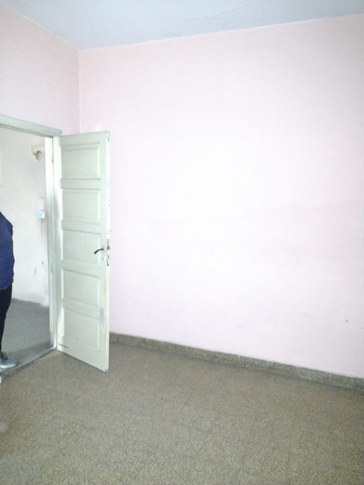 CASA A RECICLAR CON AMPLIO LOTE ZONA CENTRICA JOSE C. PAZ. A 150 MTS. DE RUTA 197