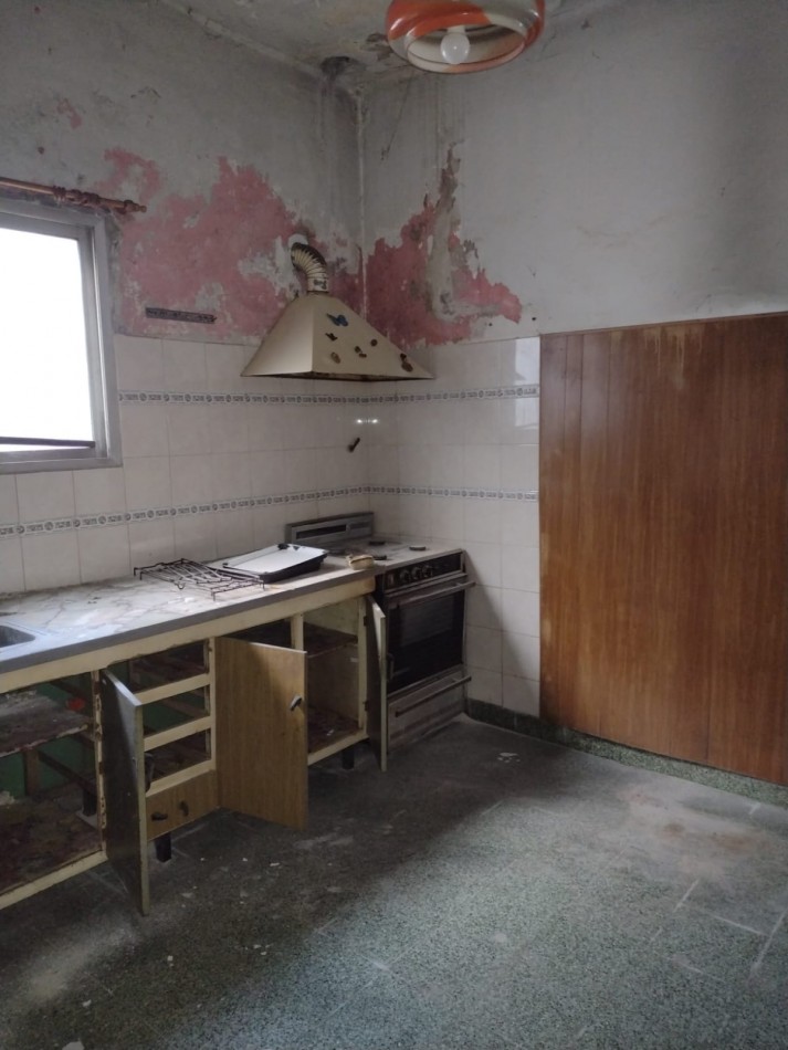 CASA A RECICLAR CON AMPLIO LOTE ZONA CENTRICA JOSE C. PAZ. A 150 MTS. DE RUTA 197