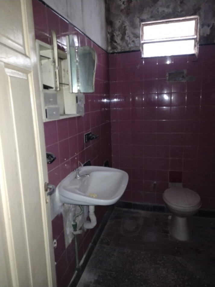 CASA A RECICLAR CON AMPLIO LOTE ZONA CENTRICA JOSE C. PAZ. A 150 MTS. DE RUTA 197