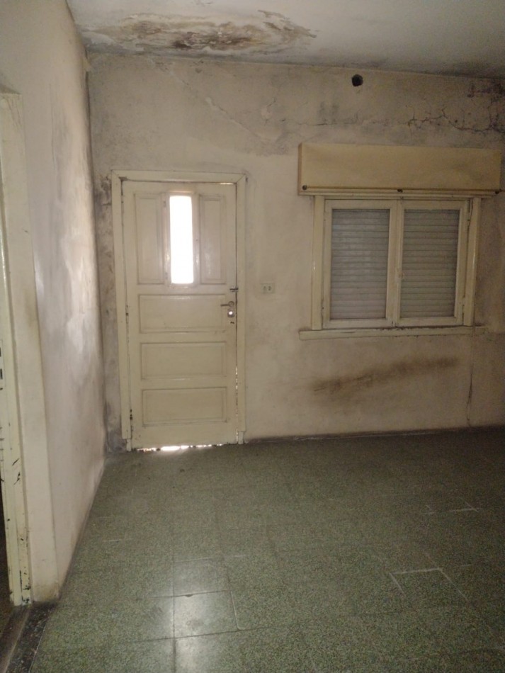 CASA A RECICLAR CON AMPLIO LOTE ZONA CENTRICA JOSE C. PAZ. A 150 MTS. DE RUTA 197
