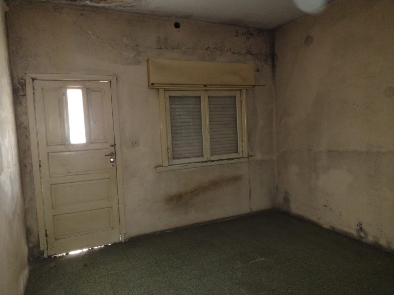 CASA A RECICLAR CON AMPLIO LOTE ZONA CENTRICA JOSE C. PAZ. A 150 MTS. DE RUTA 197