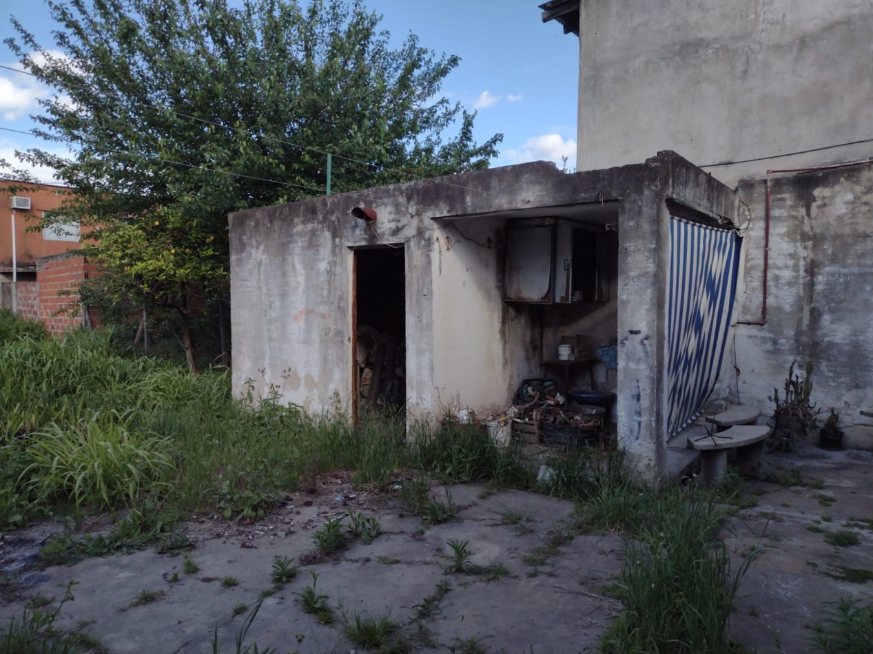 CASA A RECICLAR CON AMPLIO LOTE ZONA CENTRICA JOSE C. PAZ. A 150 MTS. DE RUTA 197