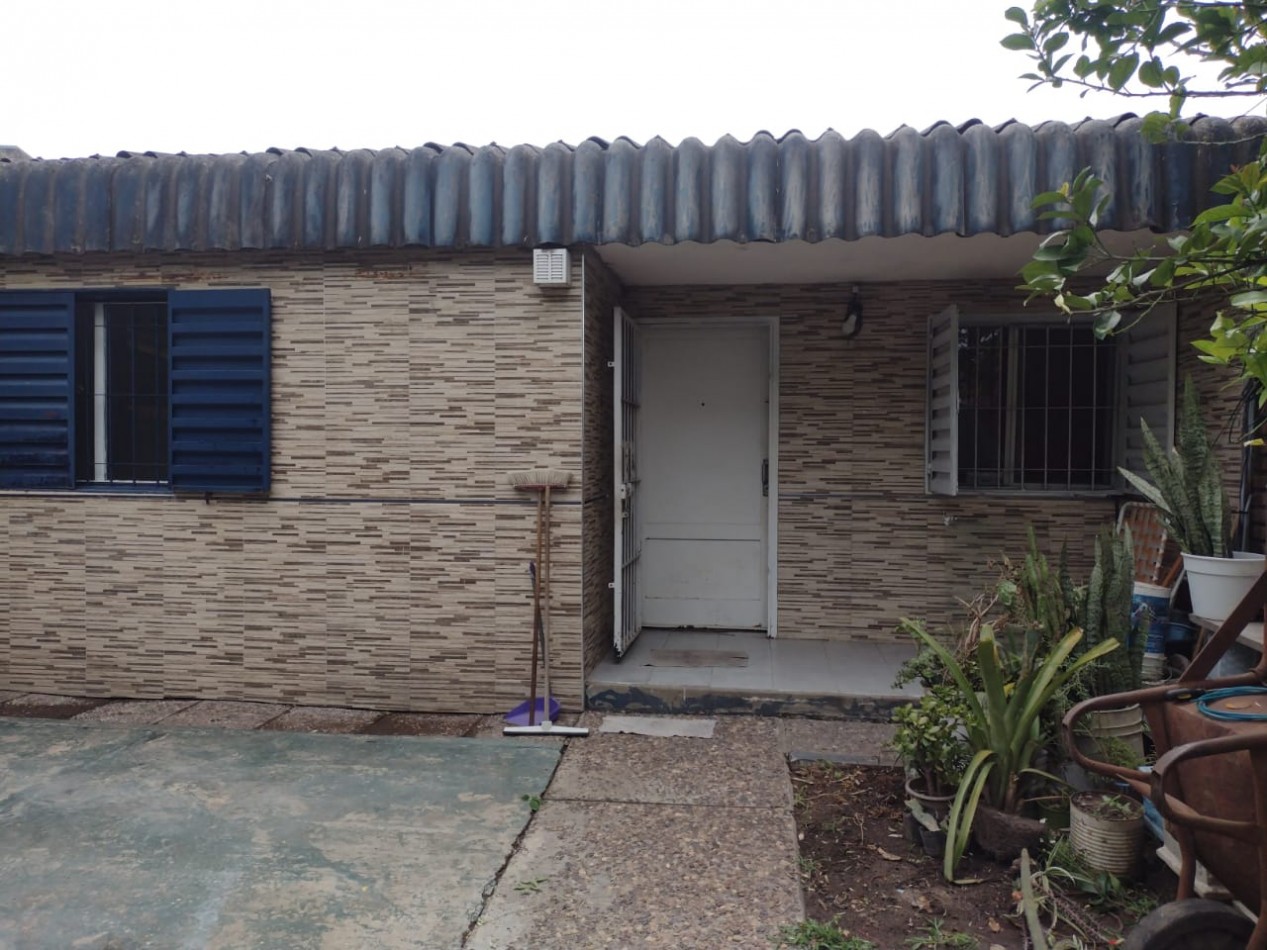 CASA CON 3 DORMITORIOS - COCHERA Y FONDO CON PILETA