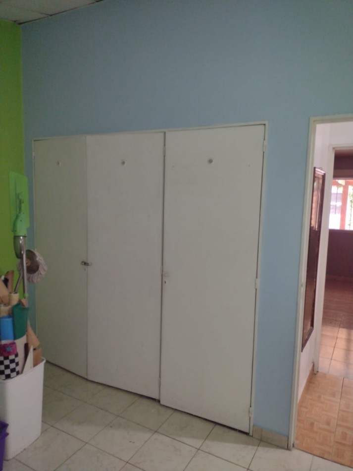 CASA CON 3 DORMITORIOS - COCHERA Y FONDO CON PILETA