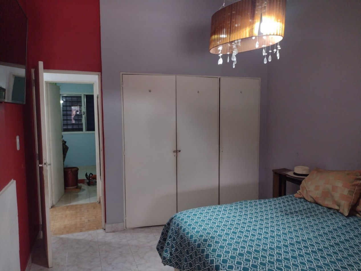 CASA CON 3 DORMITORIOS - COCHERA Y FONDO CON PILETA