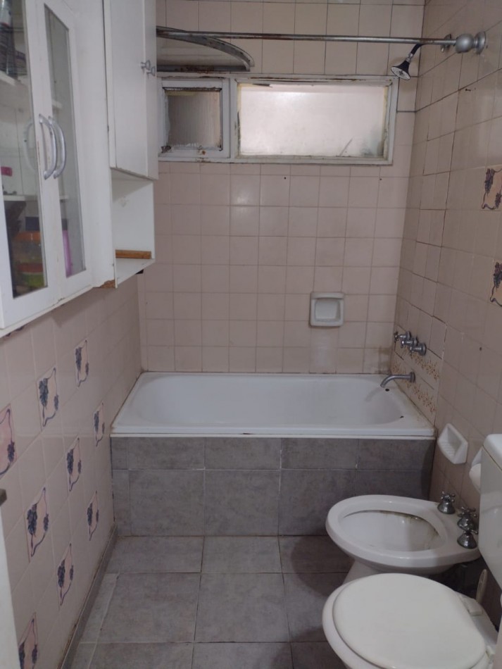 CASA CON 3 DORMITORIOS - COCHERA Y FONDO CON PILETA