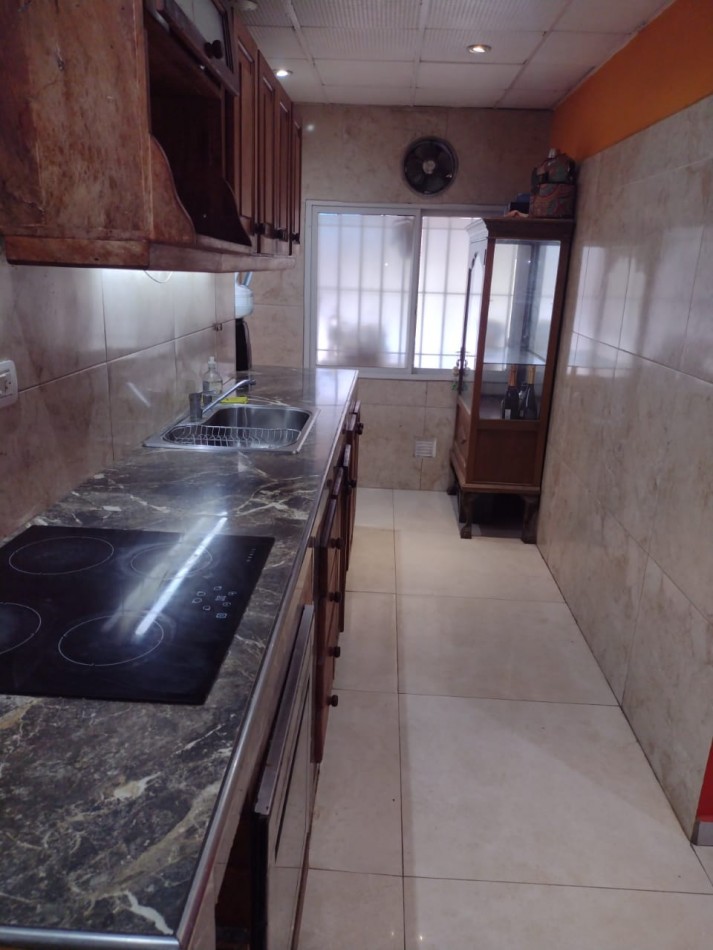 CASA CON 3 DORMITORIOS - COCHERA Y FONDO CON PILETA