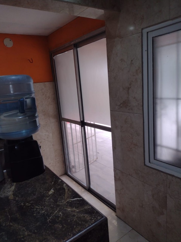 CASA CON 3 DORMITORIOS - COCHERA Y FONDO CON PILETA