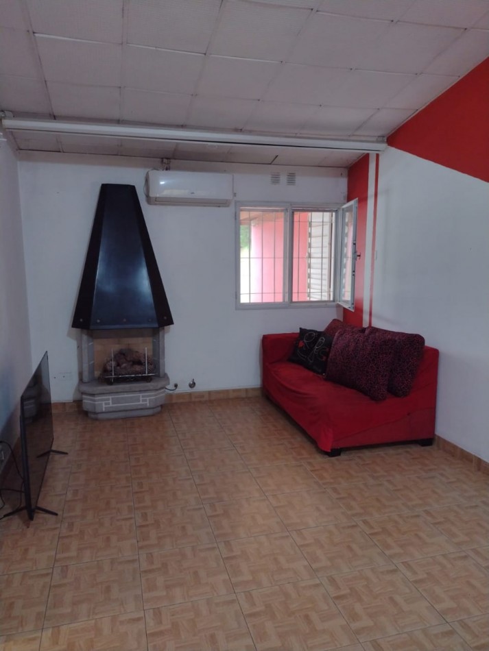 CASA CON 3 DORMITORIOS - COCHERA Y FONDO CON PILETA