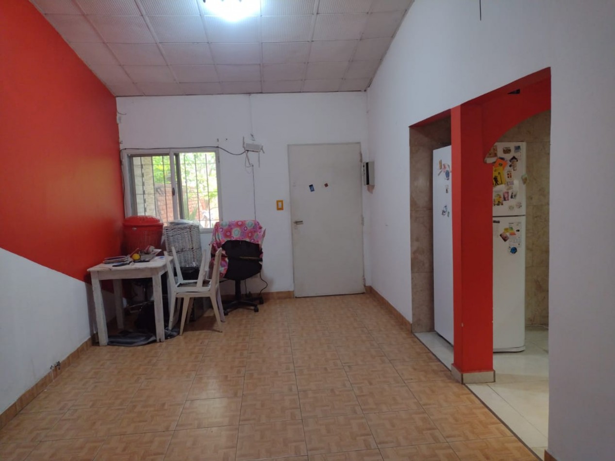 CASA CON 3 DORMITORIOS - COCHERA Y FONDO CON PILETA