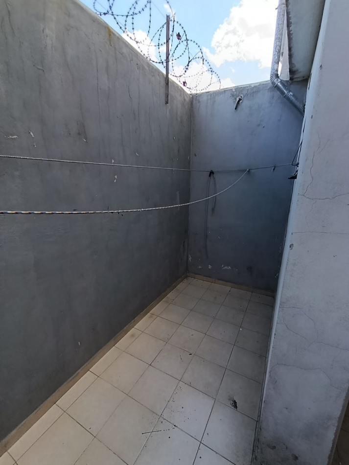 DUPLEX 2 DORMITORIOS A METROS DE AV. PTE. PERON. 