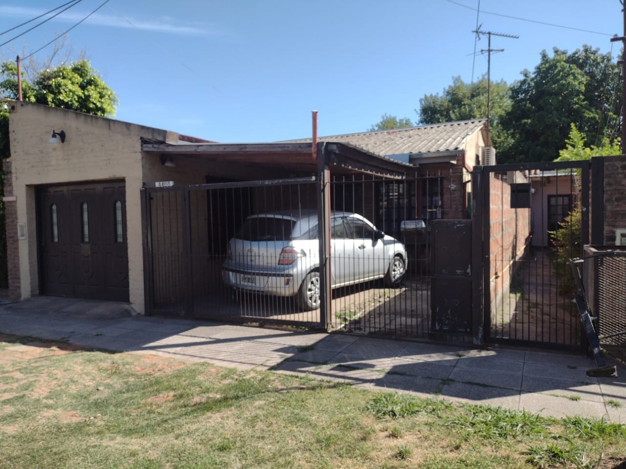 DOS CASAS EN UN LOTE DE TERRENO A METROS DE AV. PTE. PERON.
