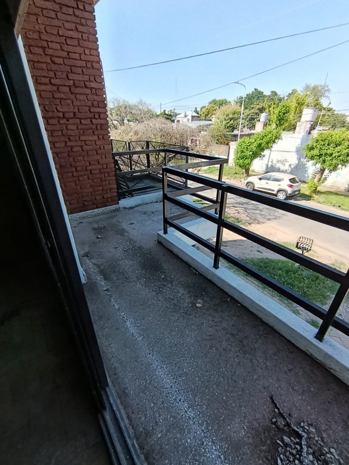 DUPLEX A 100 METROS DE AV. GASPAR CAMPOS Y PUEYRREDON