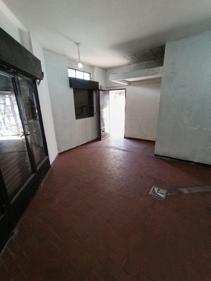 LOCAL EN JOSE C. PAZ