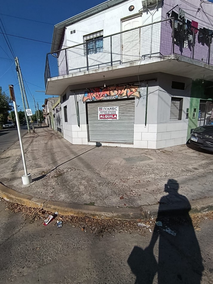 LOCAL EN JOSE C. PAZ