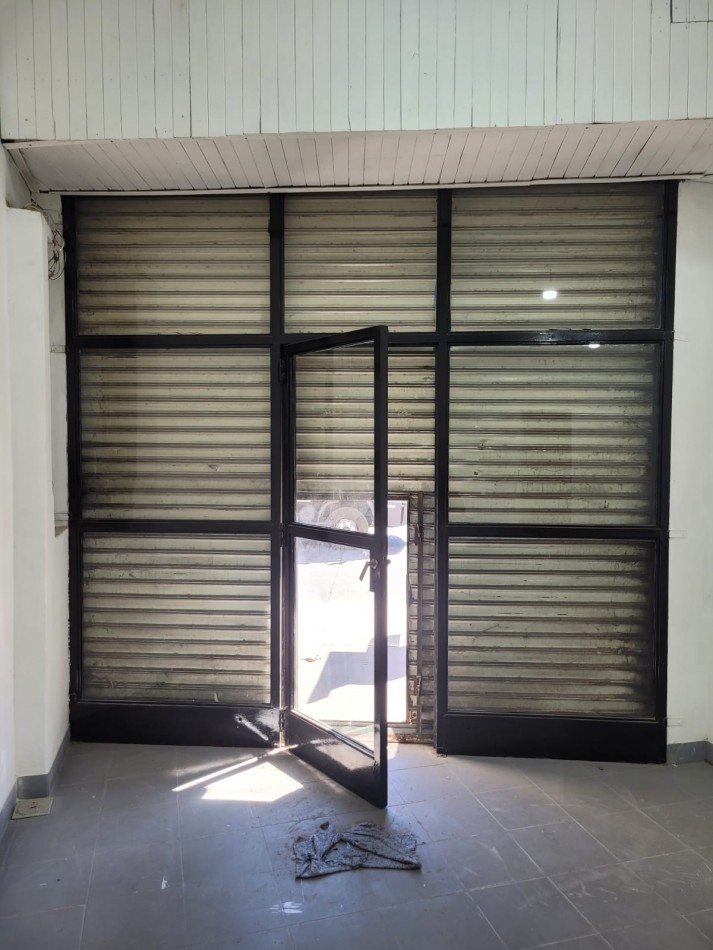 LOCAL SOBRE RUTA 197