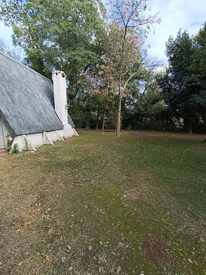 CASA ALPINA 2 DORMITORIOS - MUY AMPLIO LOTE