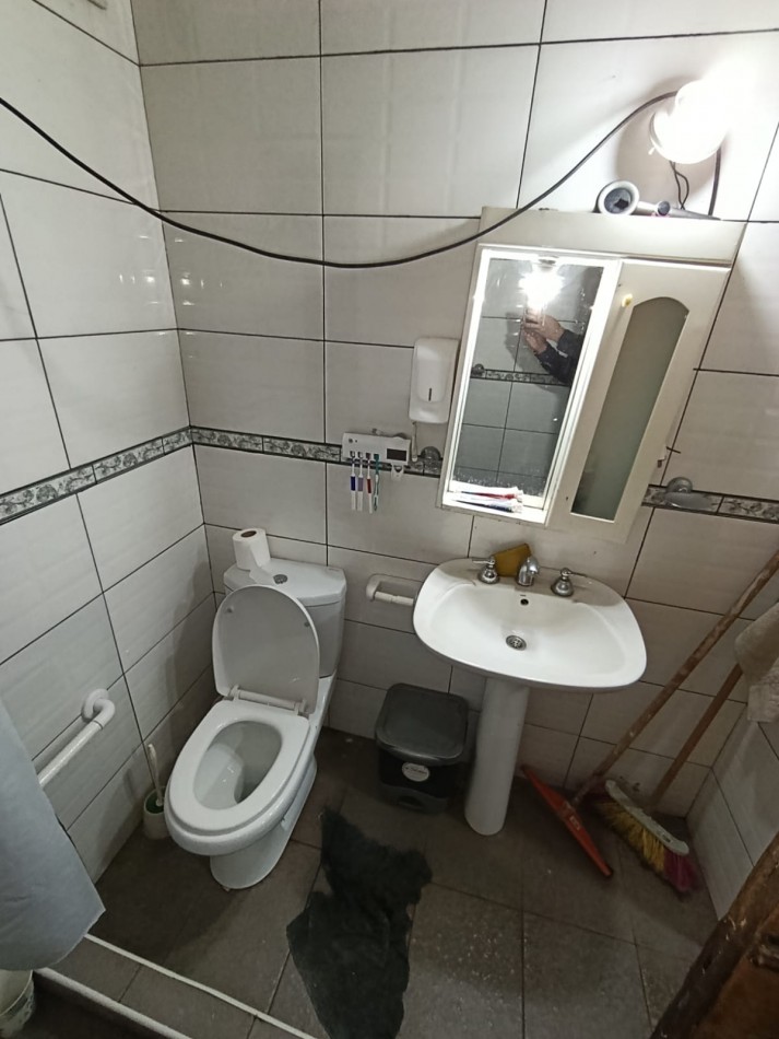 CASA CON LOCAL Y GARAGE !