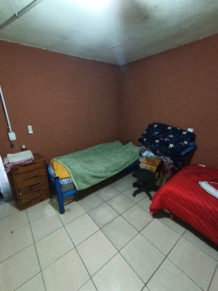 CASA CON LOCAL Y GARAGE !