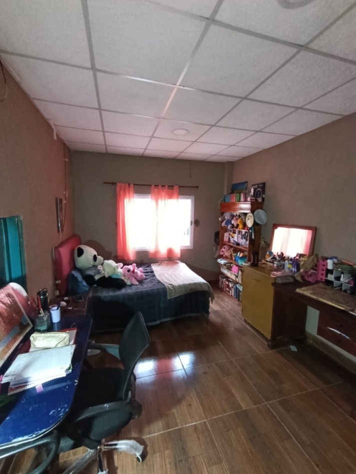 CASA CON LOCAL Y GARAGE !