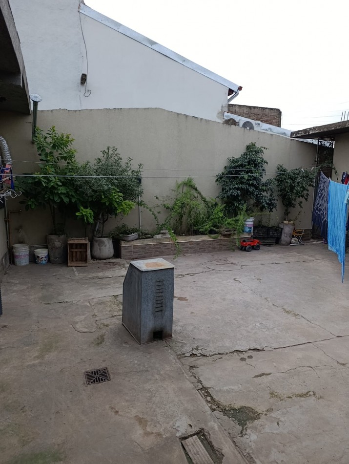 CASA CON LOCAL Y GARAGE !