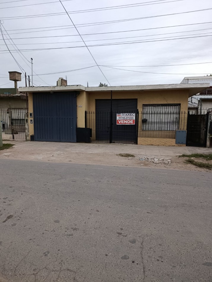 CASA CON LOCAL Y GARAGE !