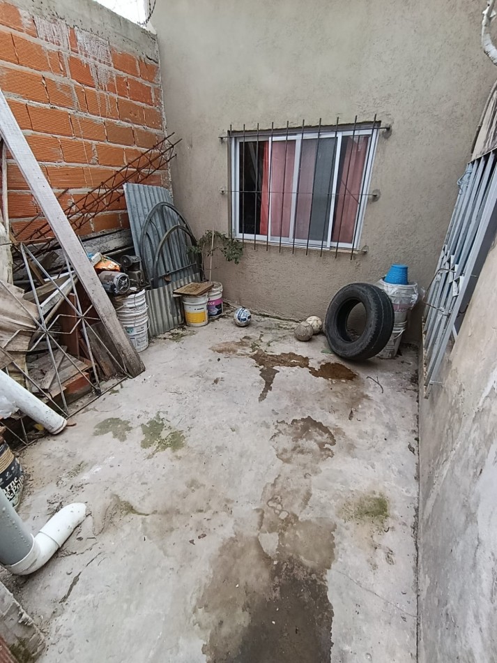 CASA CON LOCAL Y GARAGE !