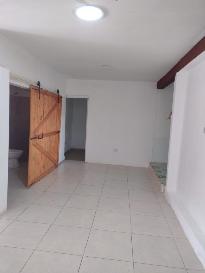 CASA DE 2 DORMITORIOS A METROS DE AV. PTE. PERON. 
