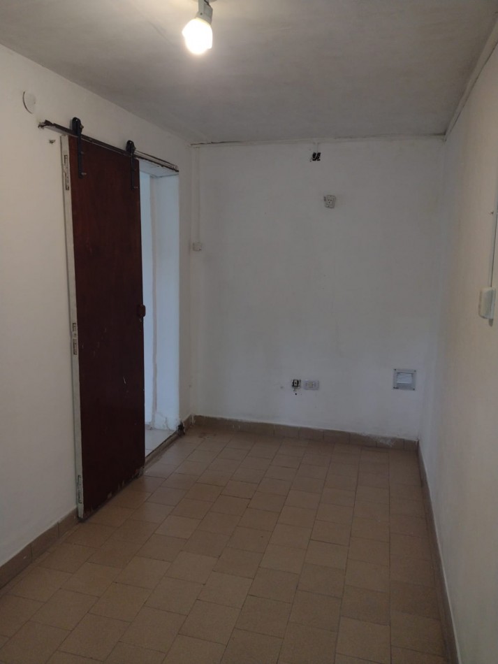 CASA DE 2 DORMITORIOS A METROS DE AV. PTE. PERON. 