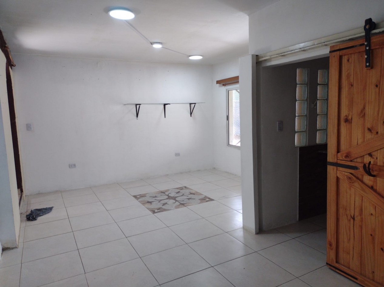CASA DE 2 DORMITORIOS A METROS DE AV. PTE. PERON. 