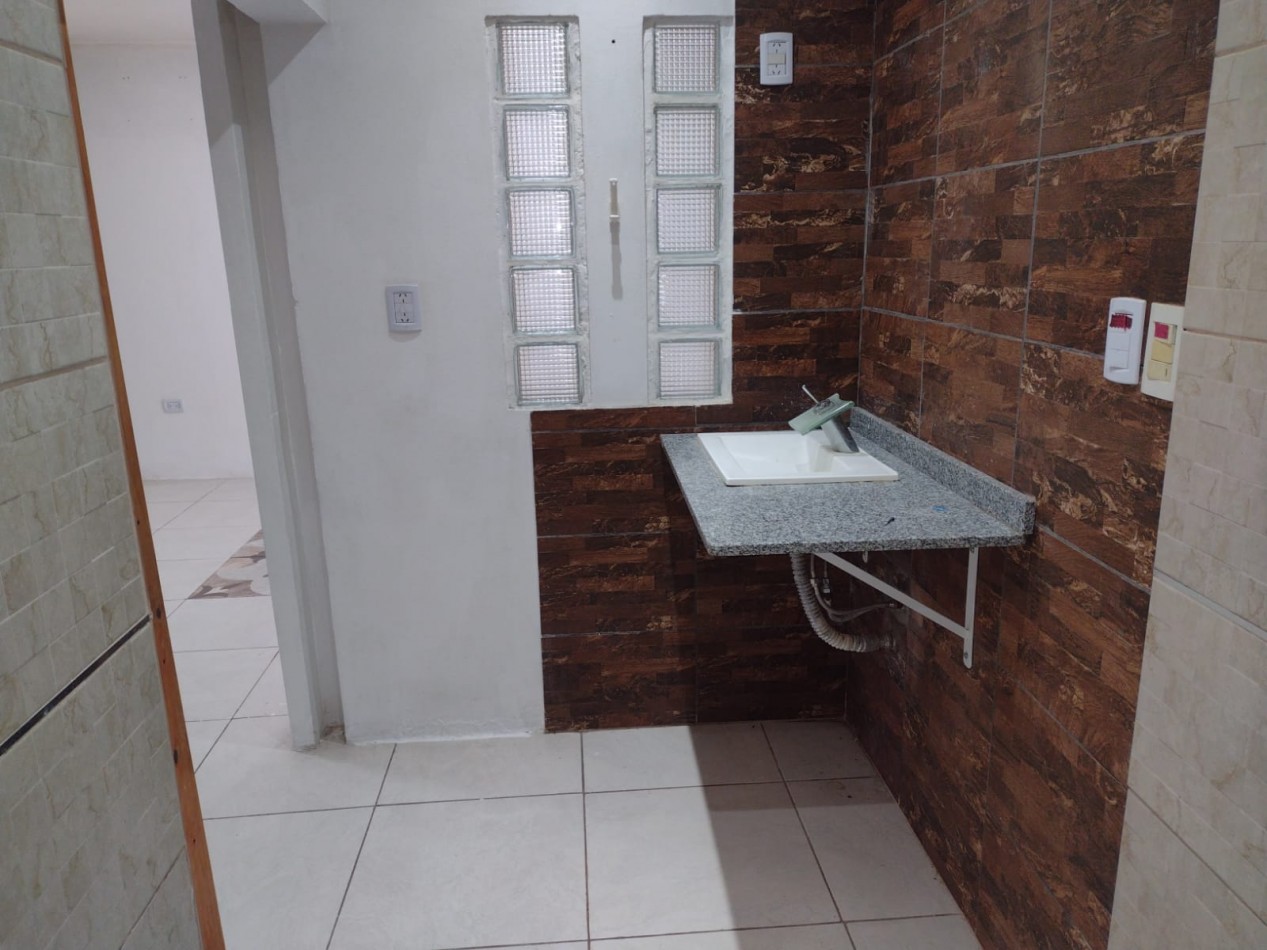 CASA DE 2 DORMITORIOS A METROS DE AV. PTE. PERON. 