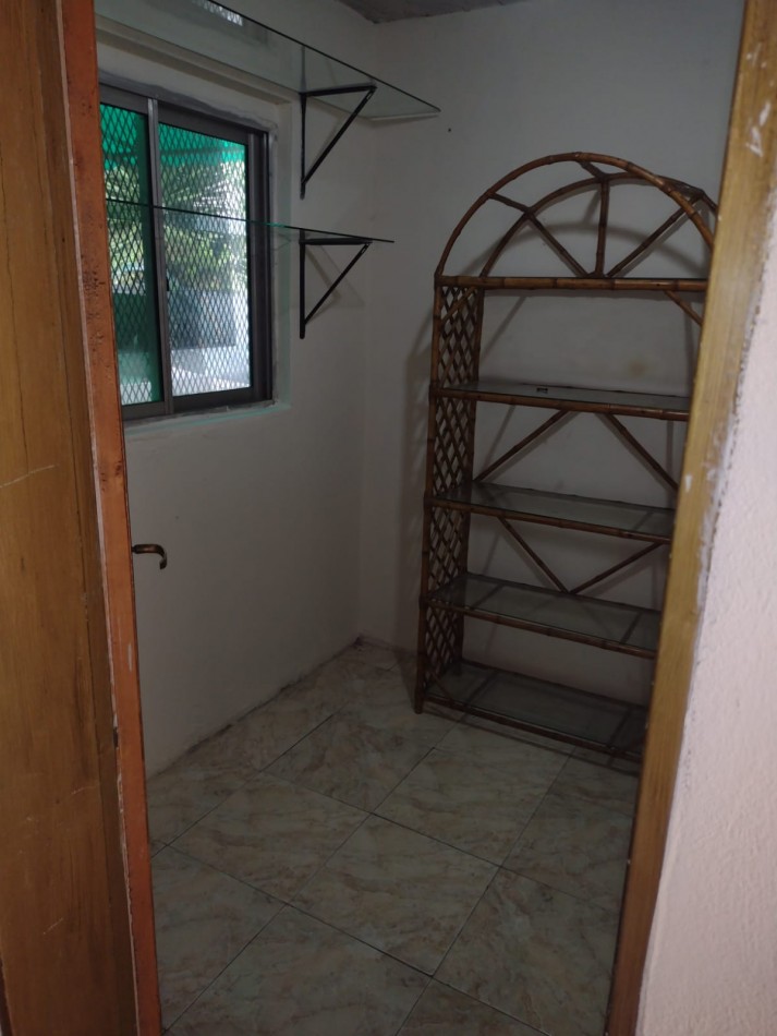 CASA DE 2 DORMITORIOS A METROS DE AV. PTE. PERON. 